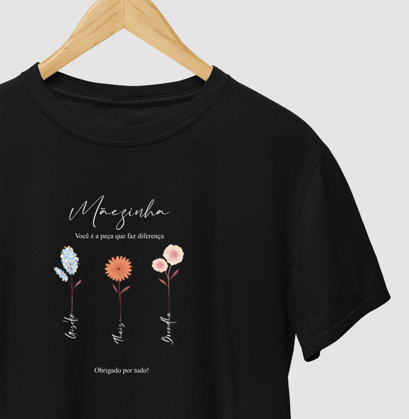 Mãe, Você é a Peça Que Falta (Escolha até 10 flores. Personalize cores, textos e nomes)